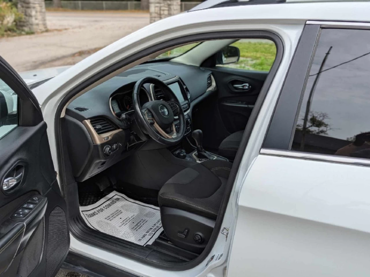 2015 Jeep Cherokee North Main Image