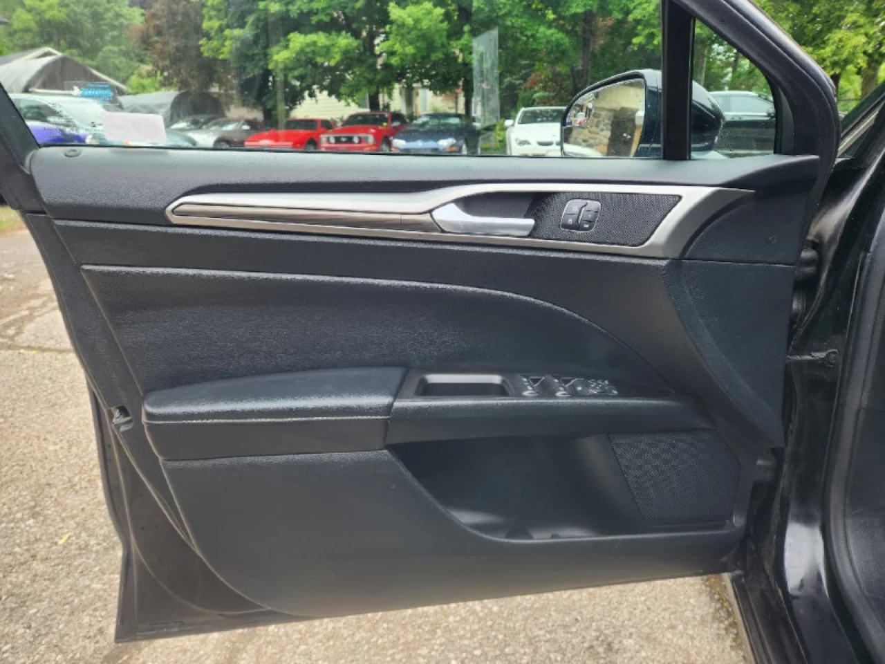 2017 Ford Fusion SE Main Image