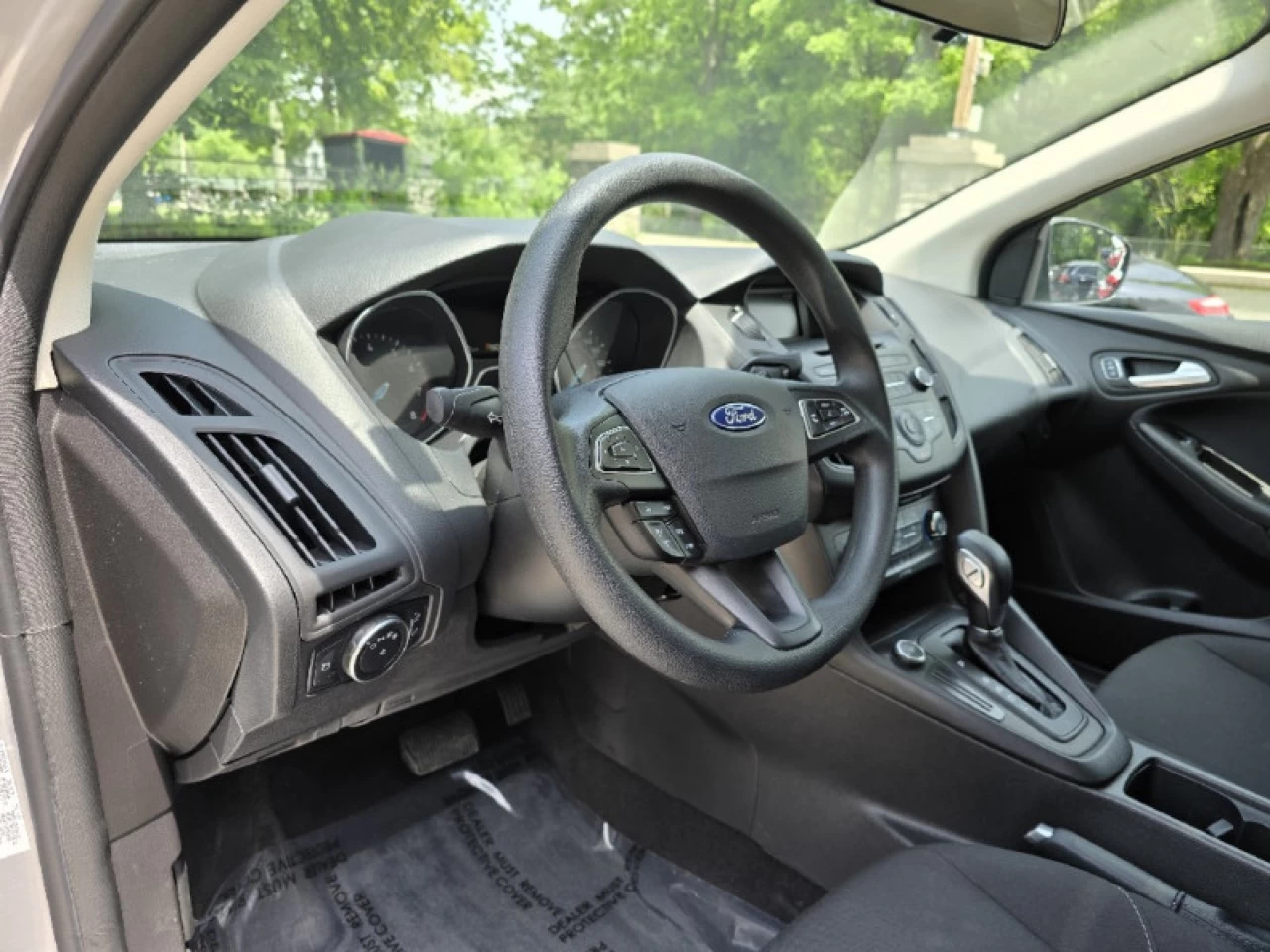 2017 Ford Focus SE Main Image