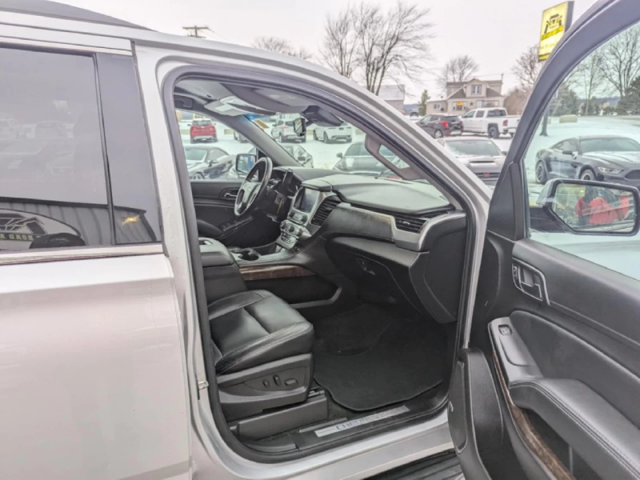 2016 Chevrolet Suburban 1500 LT Main Image