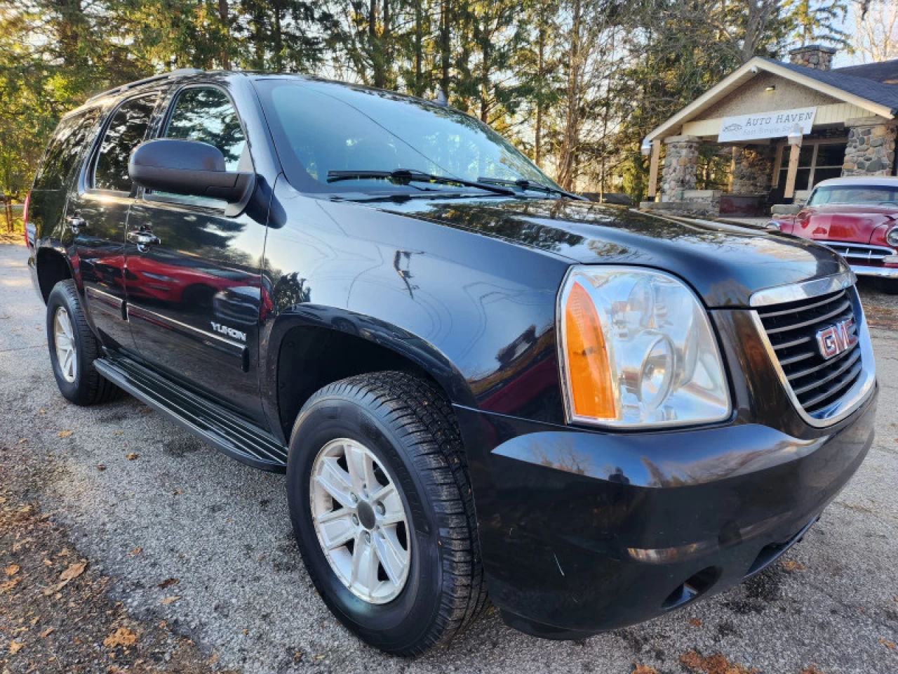 2013 GMC Yukon SLE Main Image